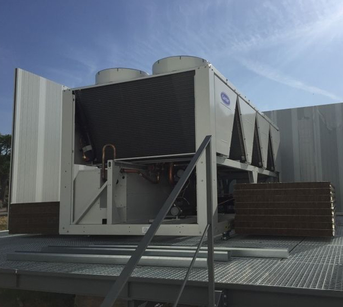 Installation of a Carrier chiller 1